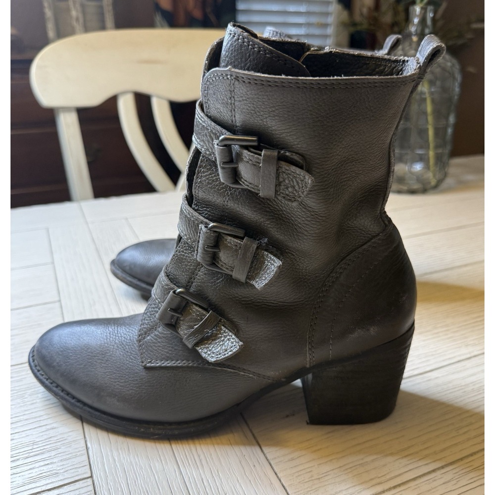 VINCE CAMUTO Sz 9.5 B Three Buckle Ankle High Moto Leather Gray Boots Block Heel